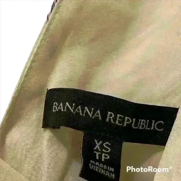 NWT: Banana Republic V Neck Peplum Sleeveless Blouse - Picture 13 of 16